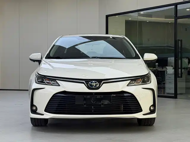 Toyota Corolla 2021 Hybrid 1.8L E-CVT Elite Edition — фото 2