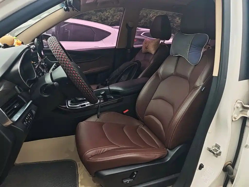 Baojun 560 2017 2017 1.5T DCT Flagship 7-seater