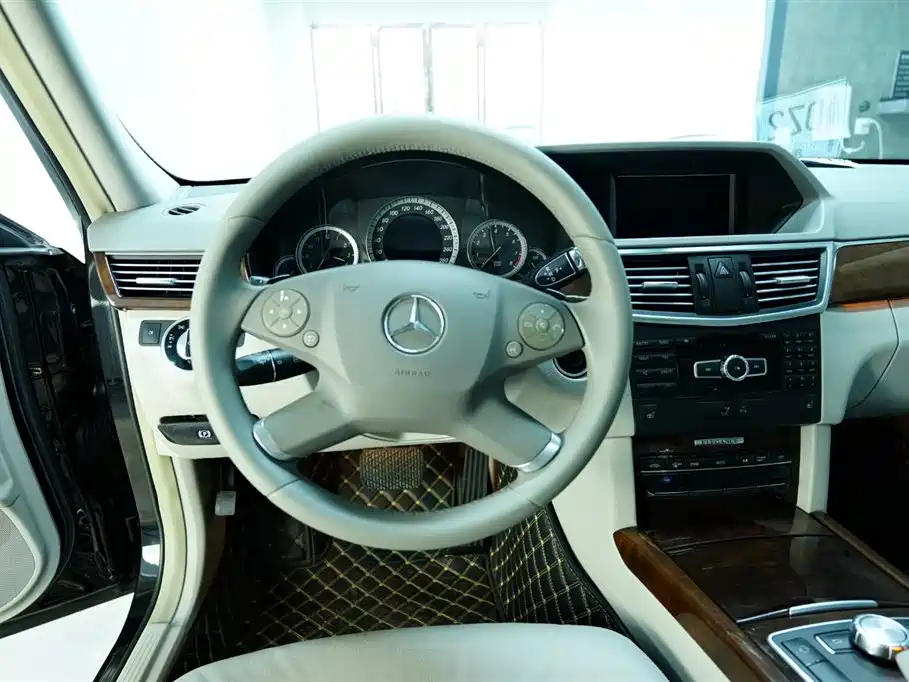 Mercedes-Benz E-Class 2012 E 300 L Elegance Model фото 19