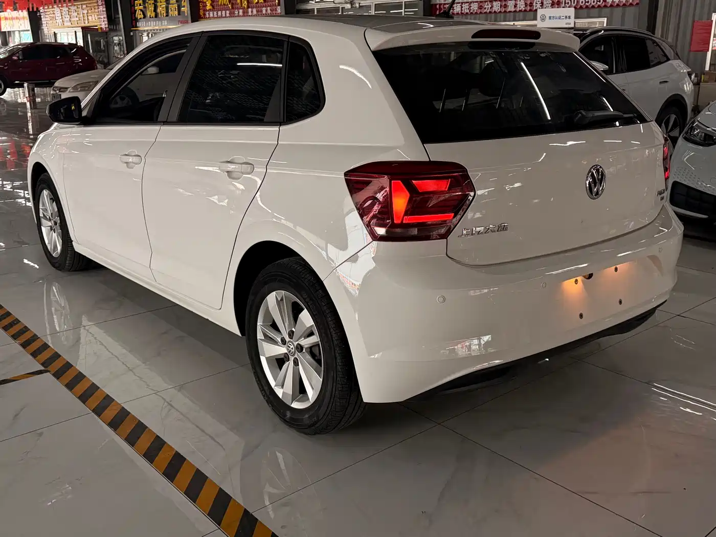VOLKSWAGEN POLO