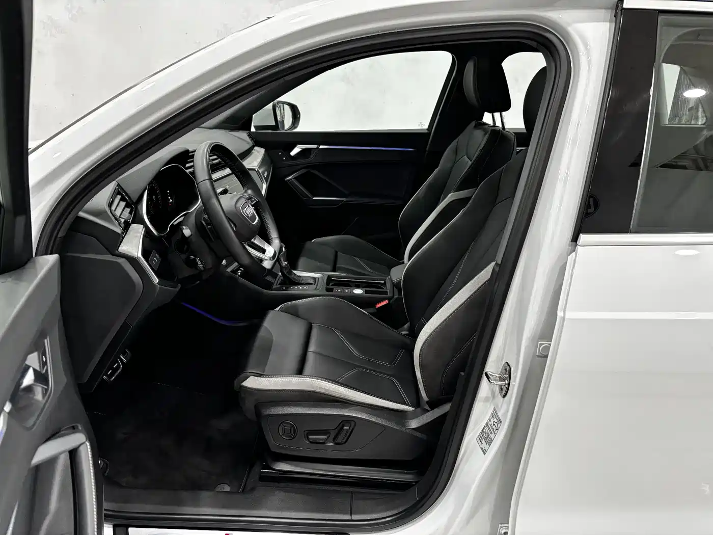 Audi Q3 2024 40 TFSI Fashion Sport фото 12