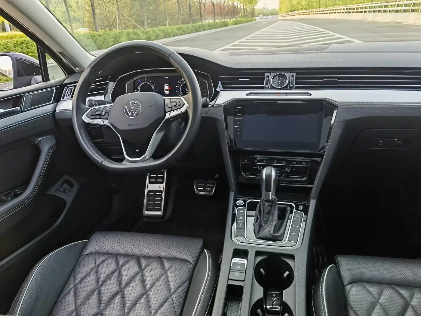 Volkswagen Magotan GTE Plug-in Hybrid 2022 GTE Luxury фото 11