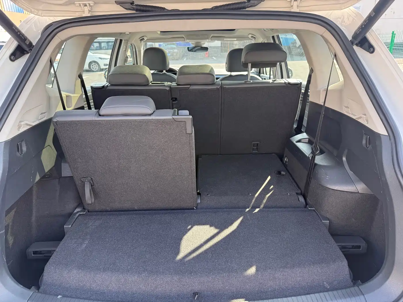 Volkswagen Tiguan L 2022 380TSI Automatic 4WD R-Line Flagship 7-Seater фото 28