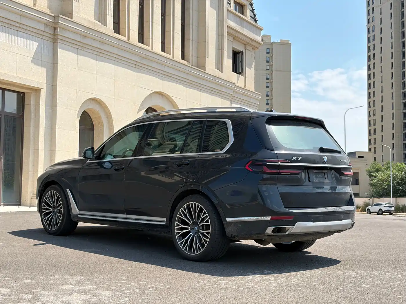 BMW X7 2025 2024 xDrive40i Leading Luxury Package