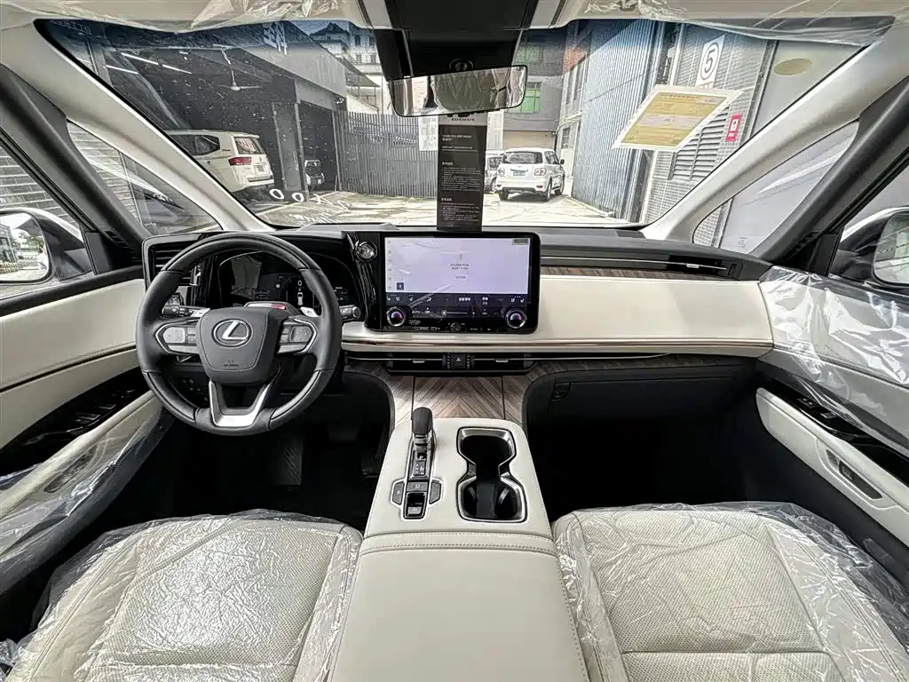 Lexus LM 2025 Model 500h Six-Seater Prestige Edition фото 8