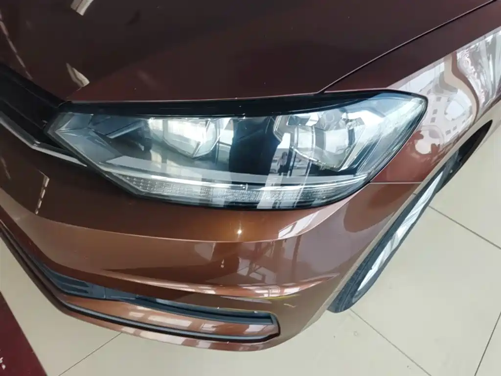 Volkswagen Touran 2016 Touran L 280TSI DSG Trendline фото 24