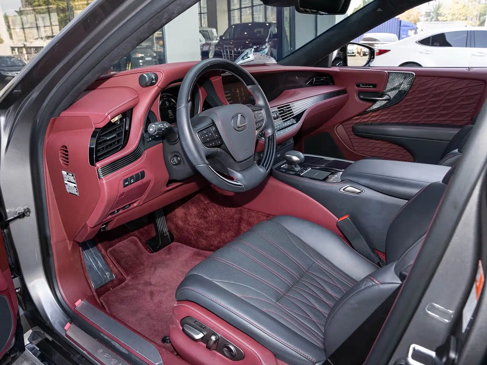 Фото 9 - Lexus LS