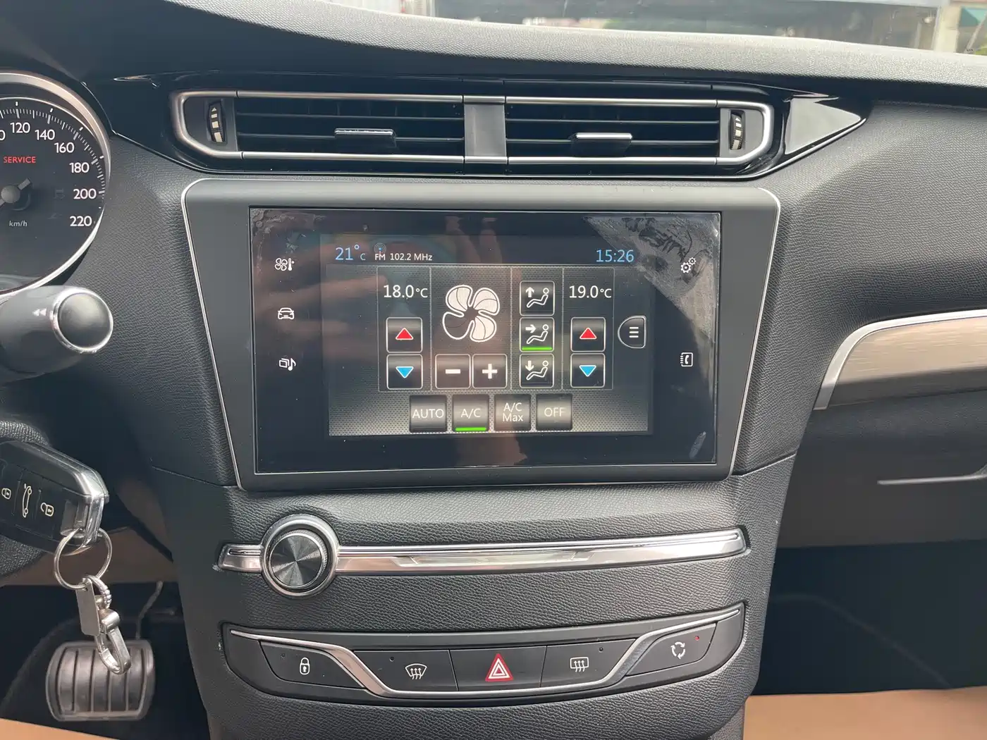 Peugeot 408 2015 Model 1.2T Automatic Luxury Edition фото 11