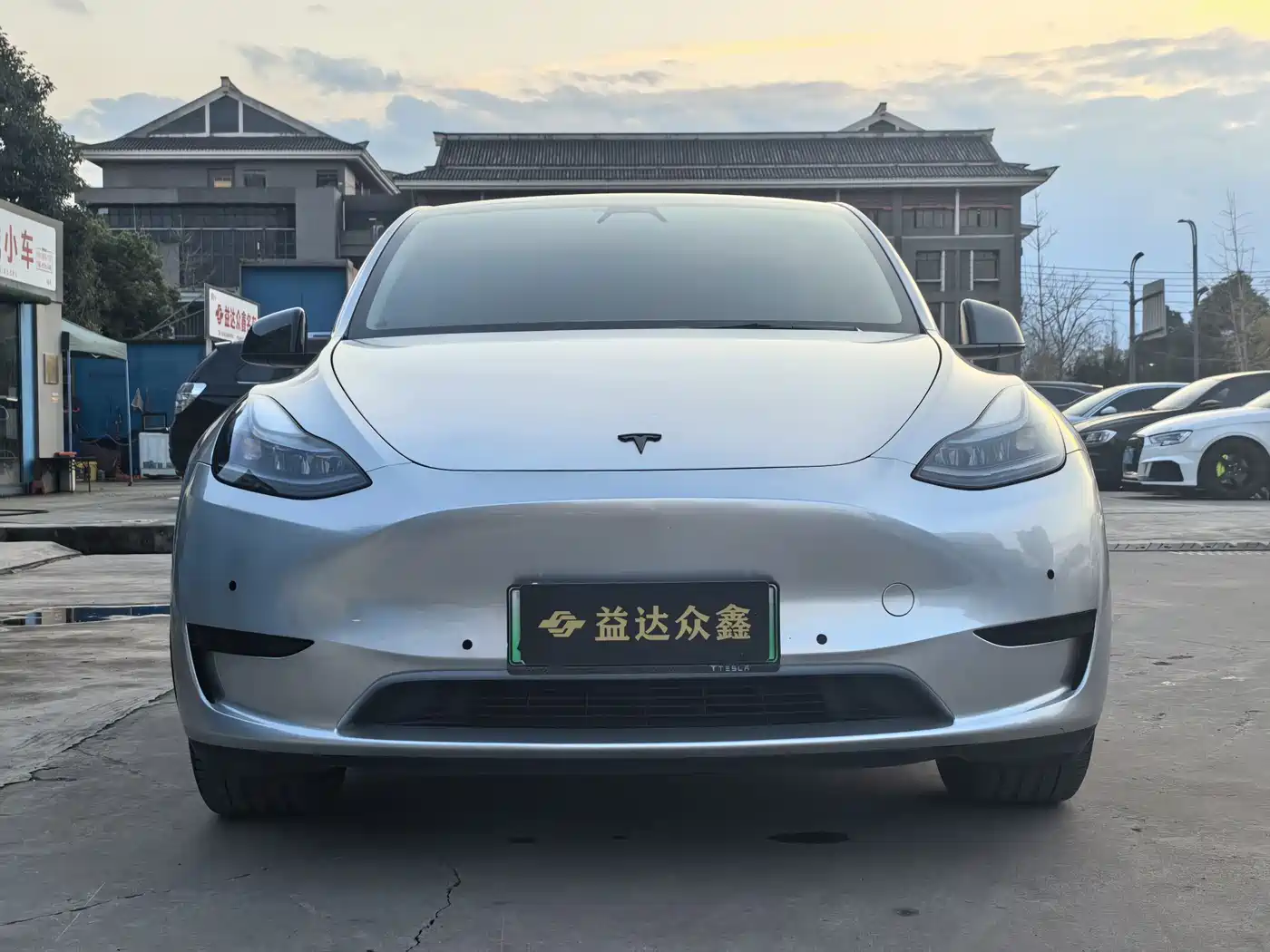 TESLA MODEL Y