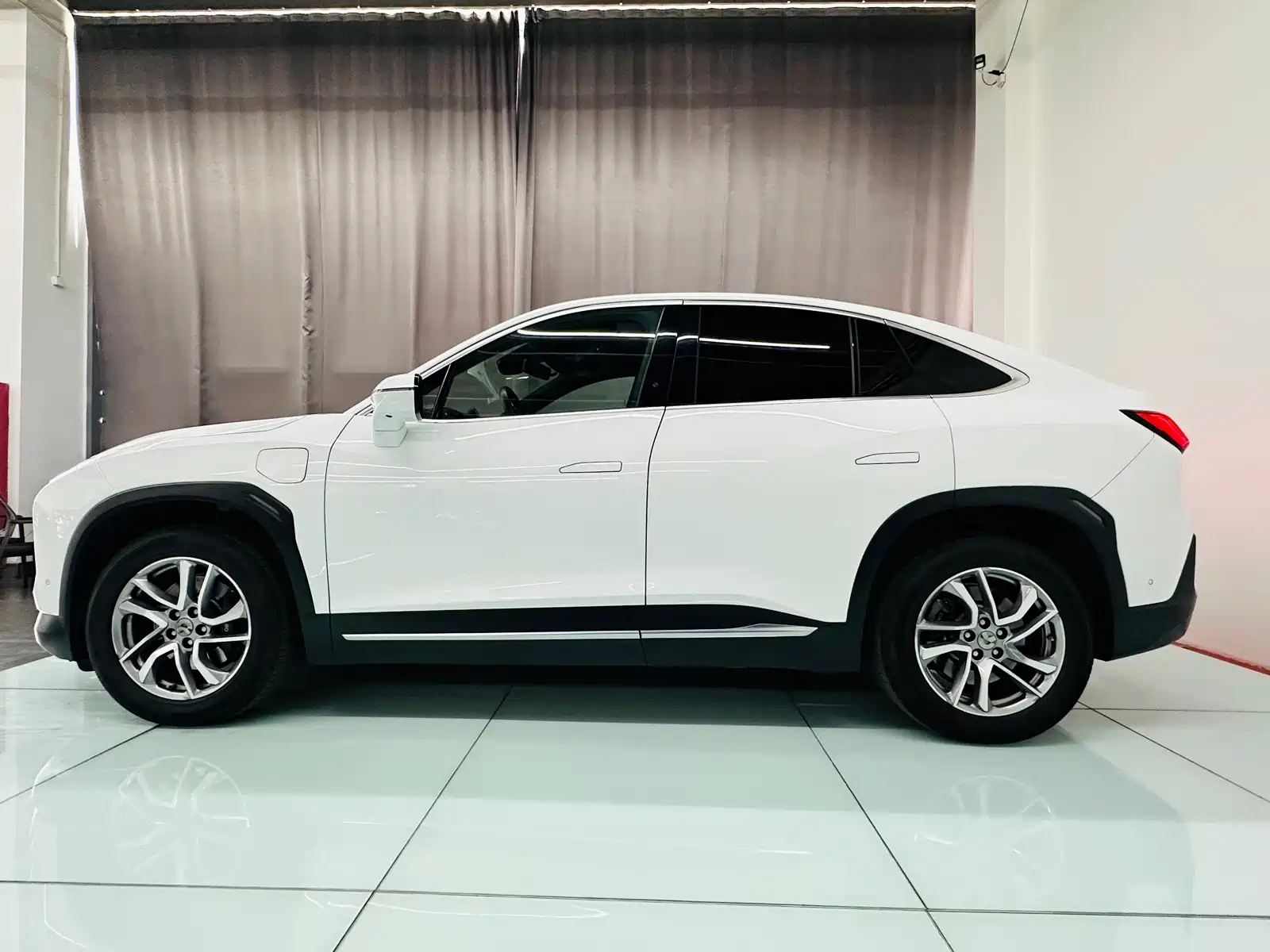 Фото 3 - NIO EC6