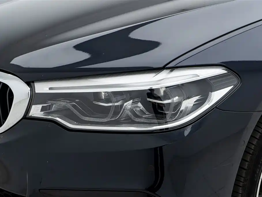 BMW 5 Series 2018 525Li M Sport Package фото 10