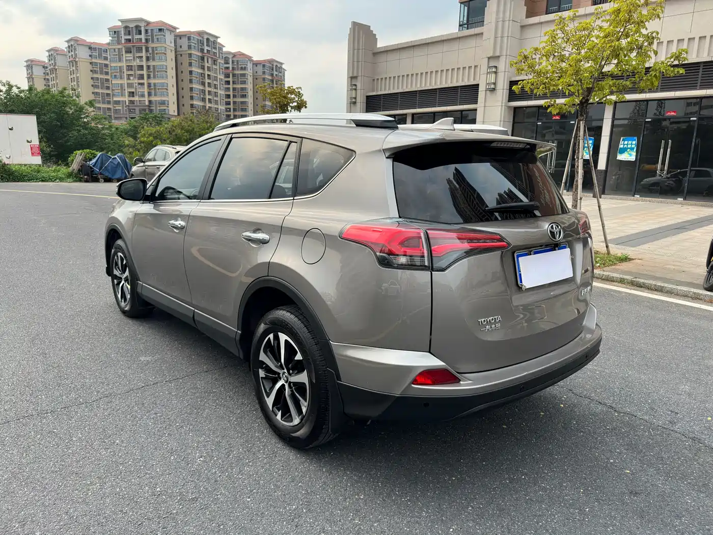 Toyota RAV4 Rongfang 2016 2.0L CVT 2WD Trend (China V) фото 7