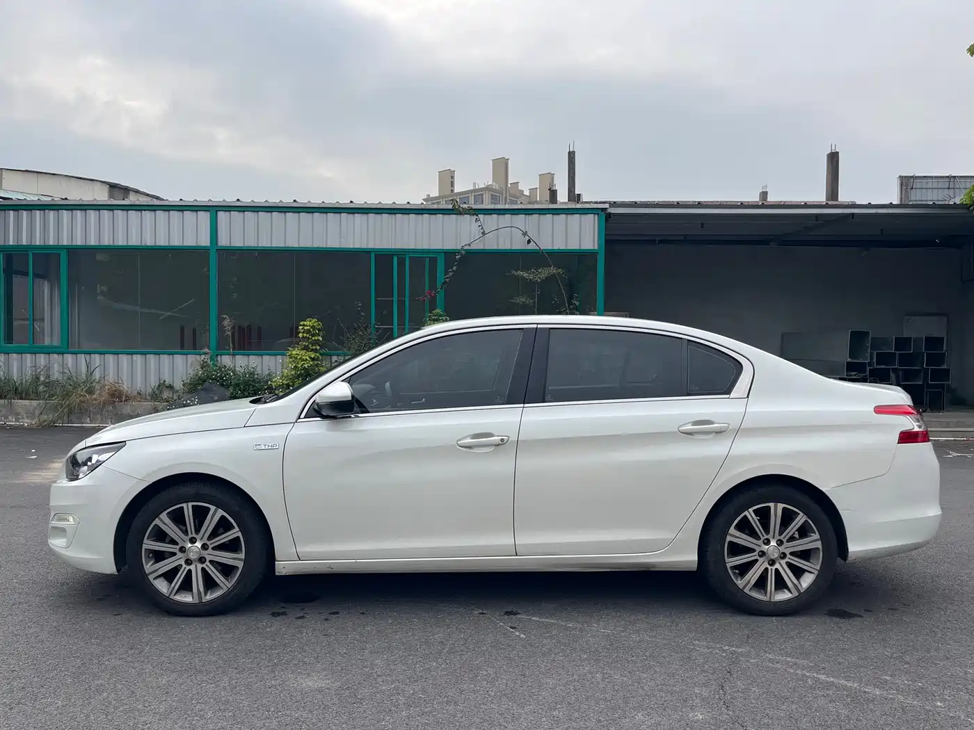 Peugeot 408 2015 Model 1.2T Automatic Luxury Edition фото 7