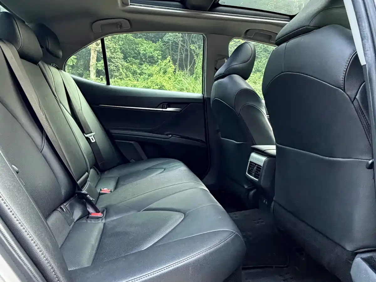 Toyota Camry 2021 Hybrid 2.5HG Luxury Edition фото 15
