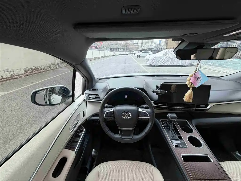 Toyota Granvia 2023 2.5L Hybrid Prestige PLUS Edition фото 11