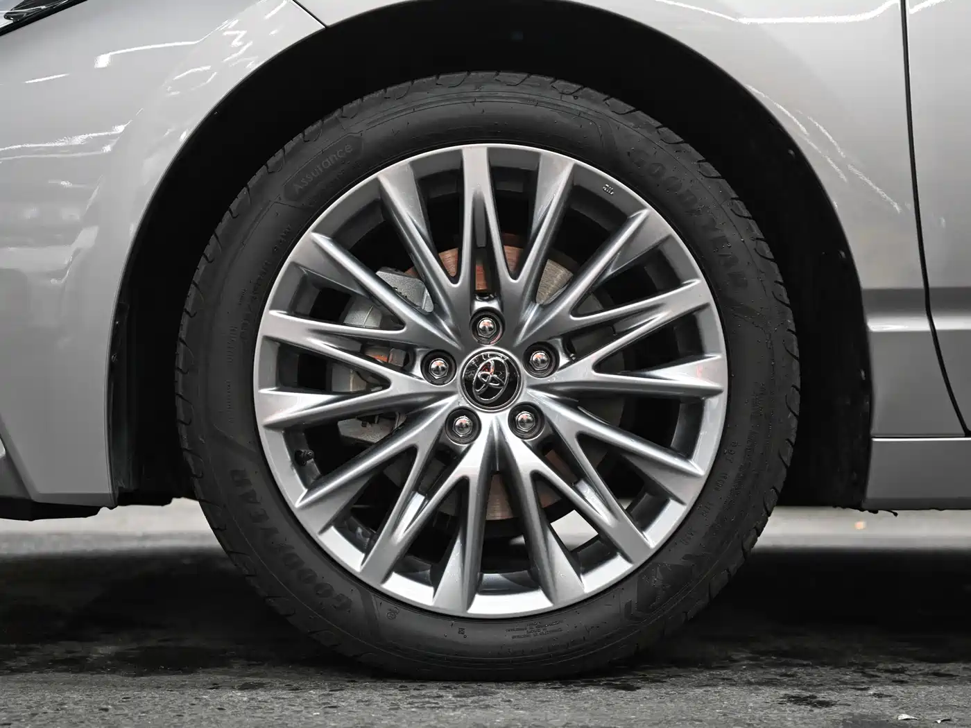 Toyota Avalon 2024 Hybrid 2.0L Luxury Edition фото 16
