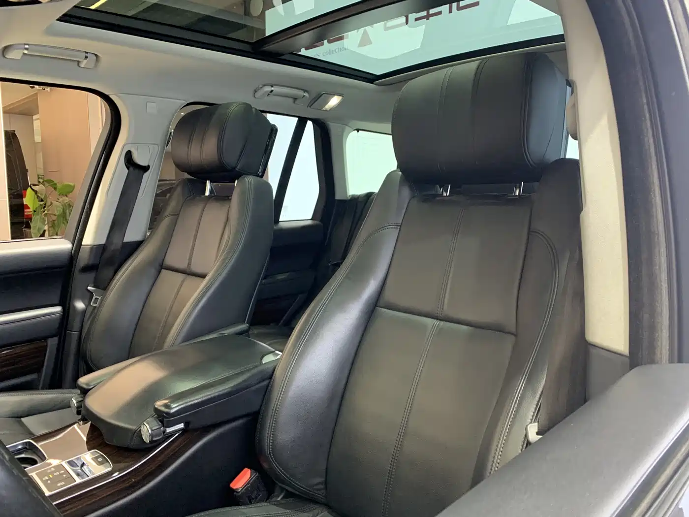 Land Rover Range Rover 2017 3.0 SC V6 Golden Age Edition фото 10