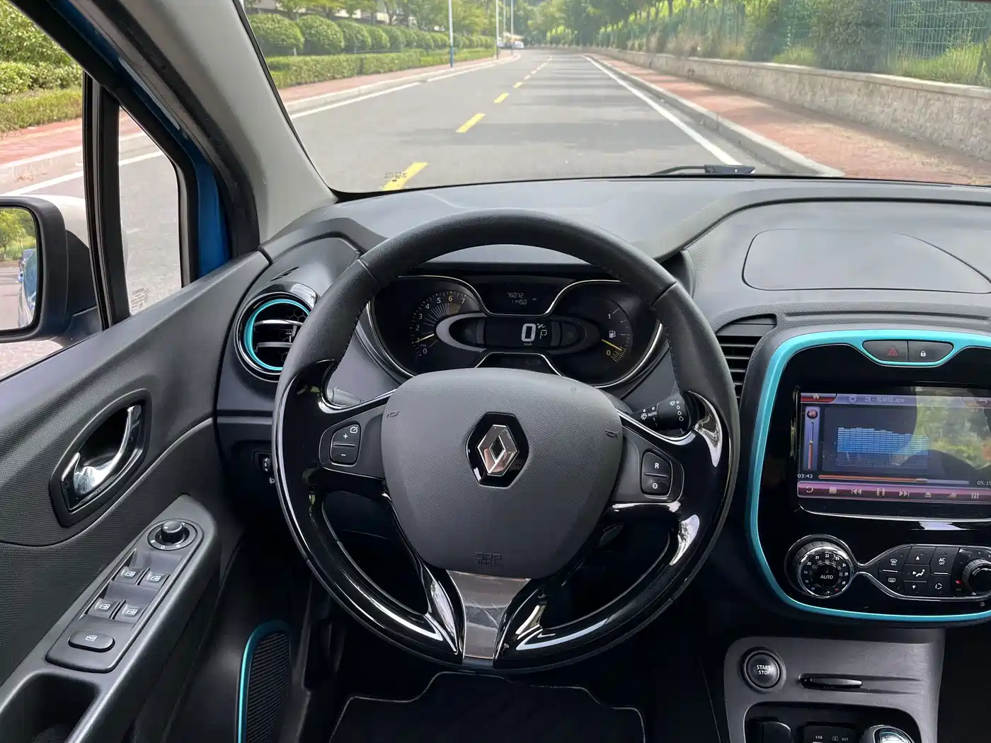 Renault Captur 2015 2015 1.2T Automatic Comfort Limited Edition