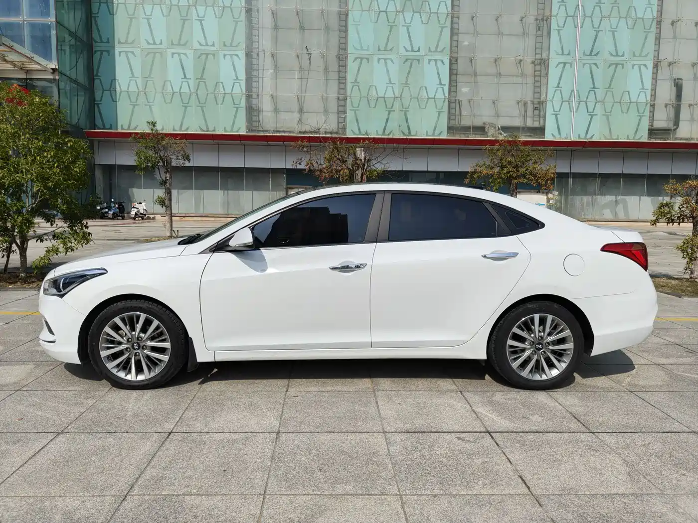 HYUNDAI NAME PICTURE