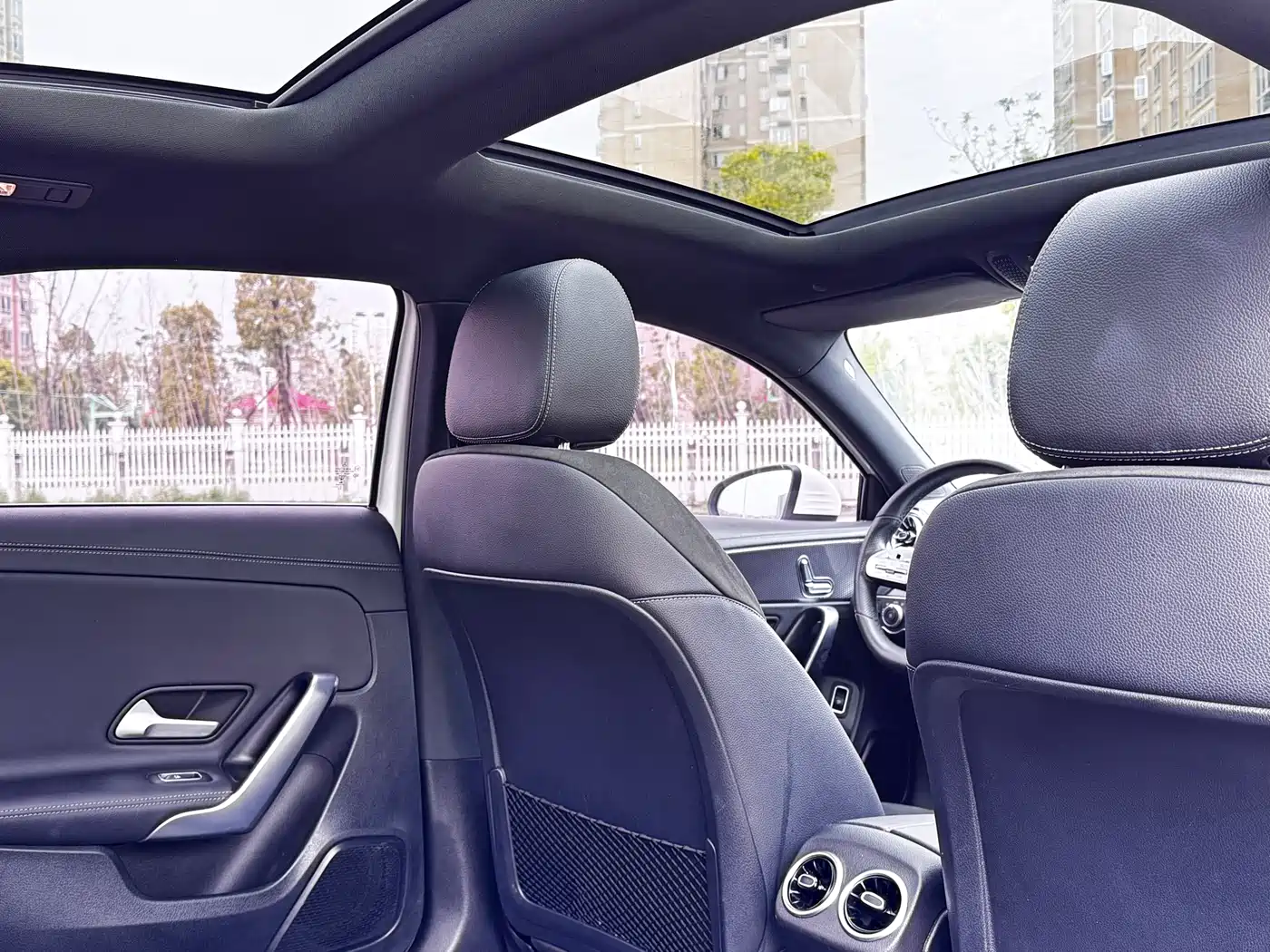 Mercedes-Benz A-Class 2021 A 200 L Sport Sedan Fashion Edition фото 14