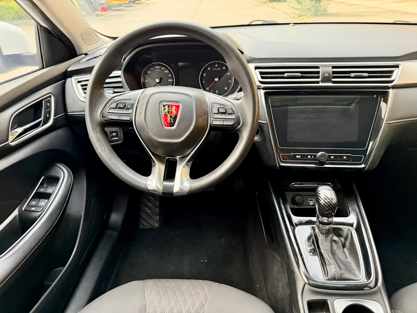 Roewe i5 2020 1.5L Automatic 4G Connected Premium Edition фото 9