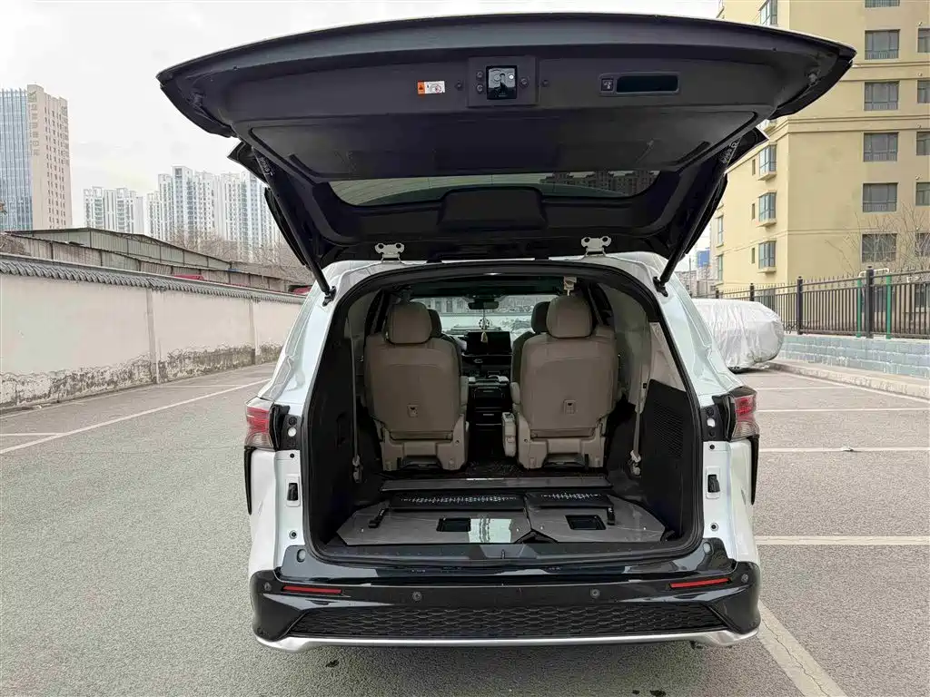 Toyota Granvia 2023 2.5L Hybrid Prestige PLUS Edition фото 13