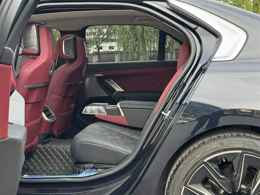 BMW 7 Series 2023 Model 740Li Leading M Sport Package фото 7