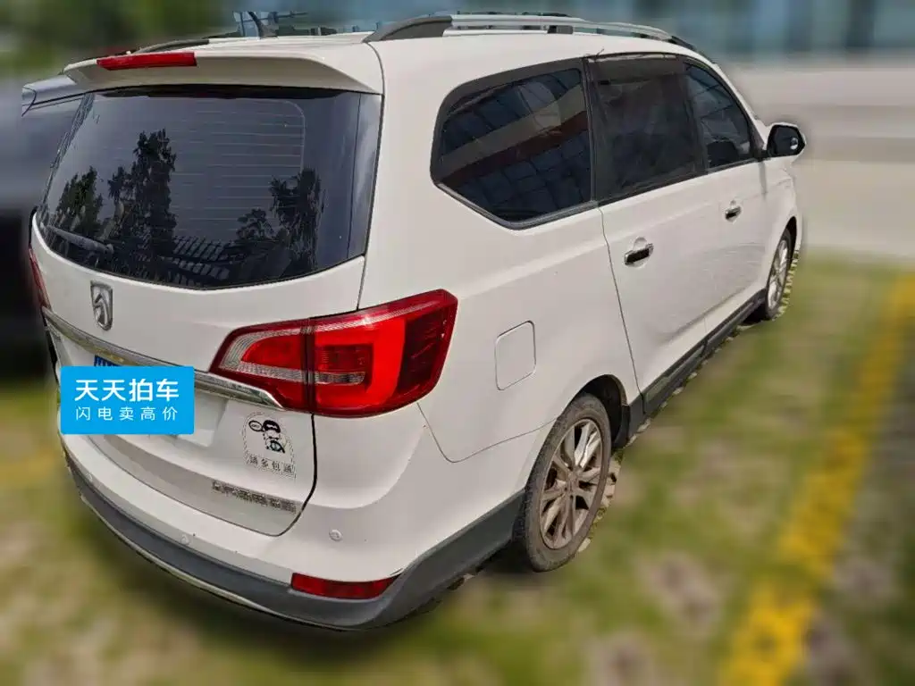 Photo 2 - Baojun 730