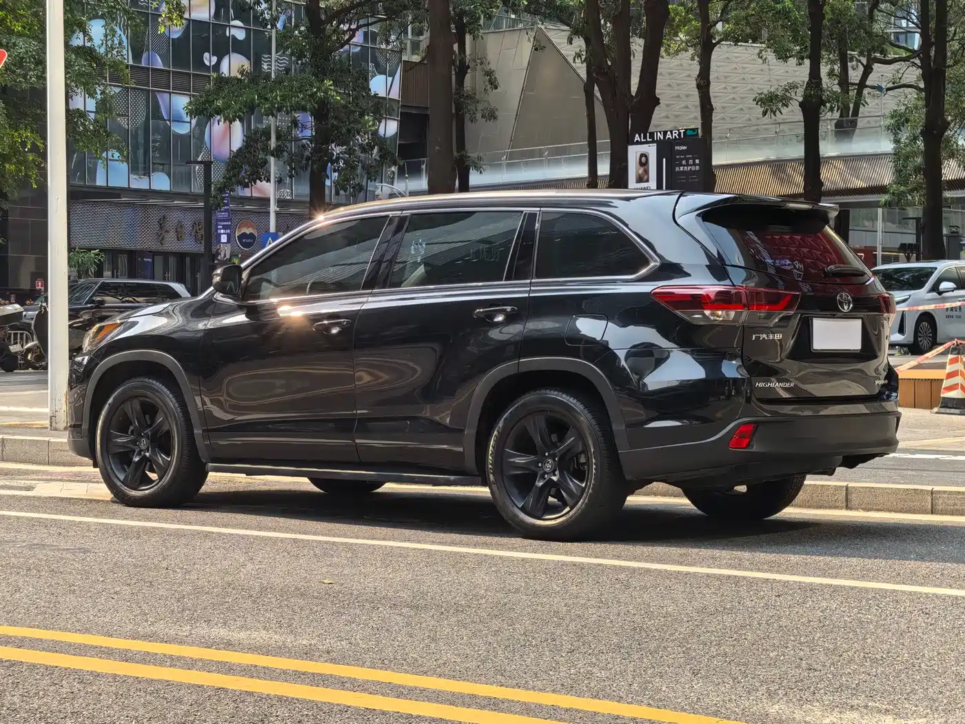 Toyota Highlander 2018 Model 2.0T 4WD Knight Edition 7-Seater China VI фото 5