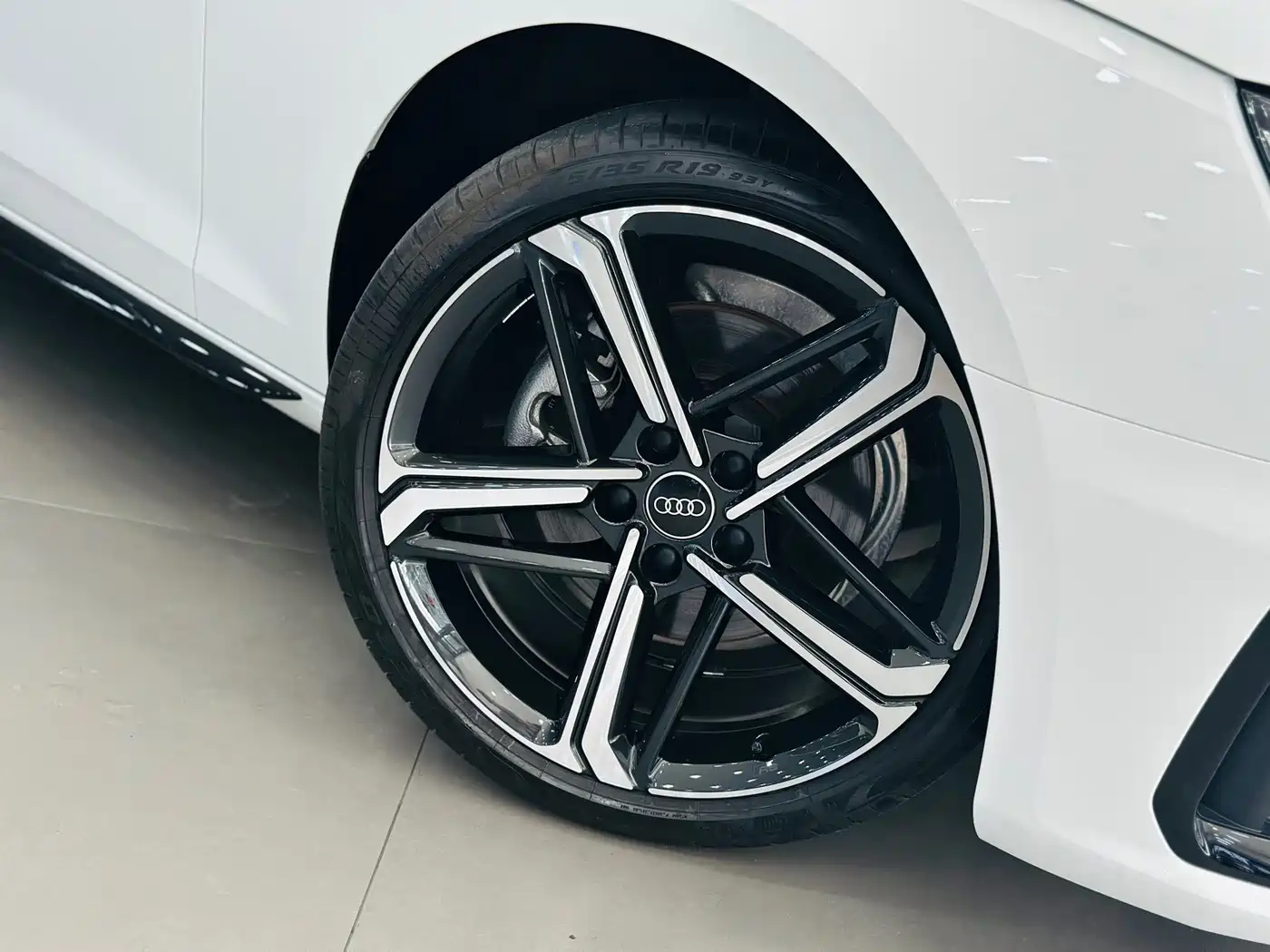 Audi A4L 2025 2025 2 Million Celebration Edition 40 TFSI Luxury Dynamic