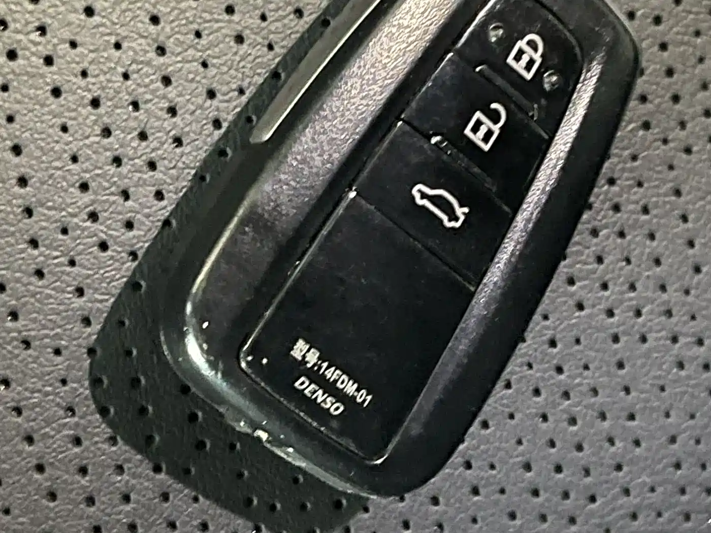 Toyota Avalon 2023 2.0L Premium Selection фото 11