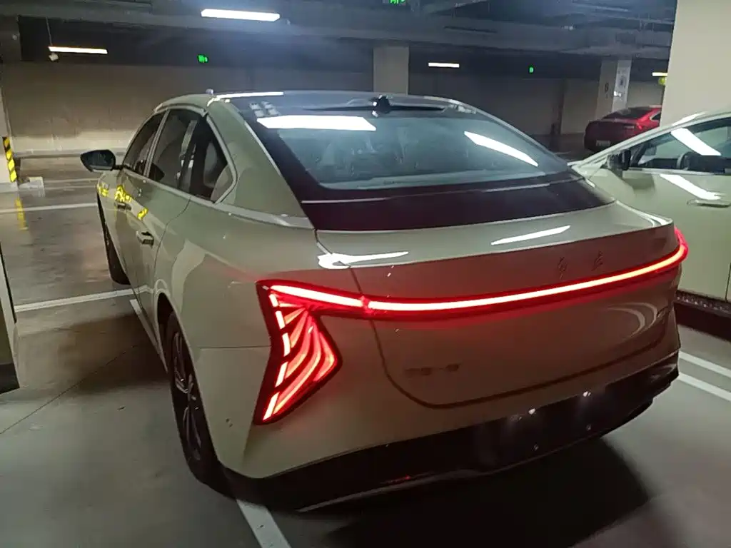 Hongqi EH7 2026 2025 690 Smart Selection Edition