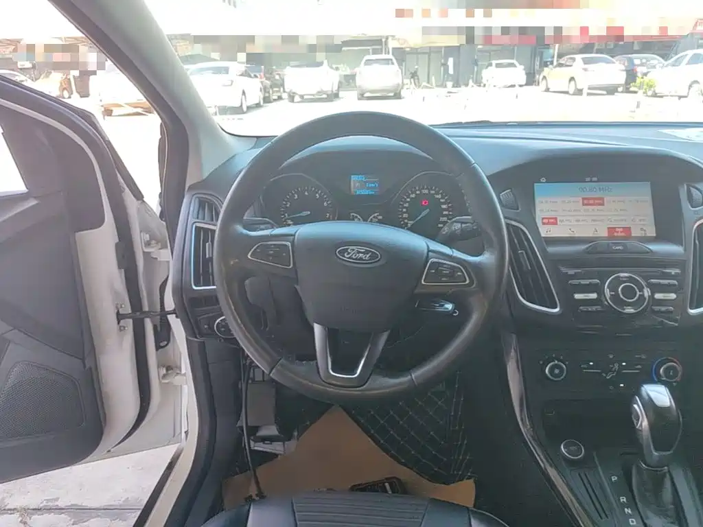 Фото 11 - Ford Focus