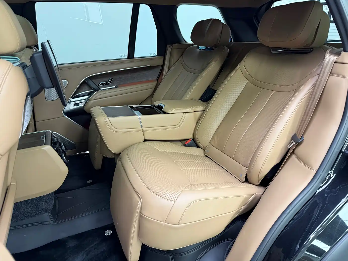 Land Rover Range Rover 2023 3.0 L6 400PS Exemplary Long Wheelbase фото 14