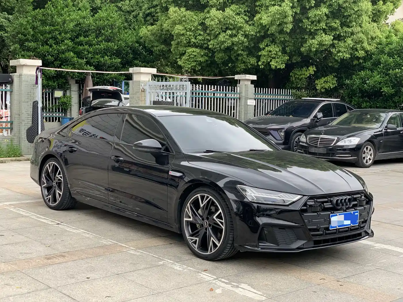 Audi A7L 2023 45 TFSI quattro S-line Black Warrior Edition фото 3