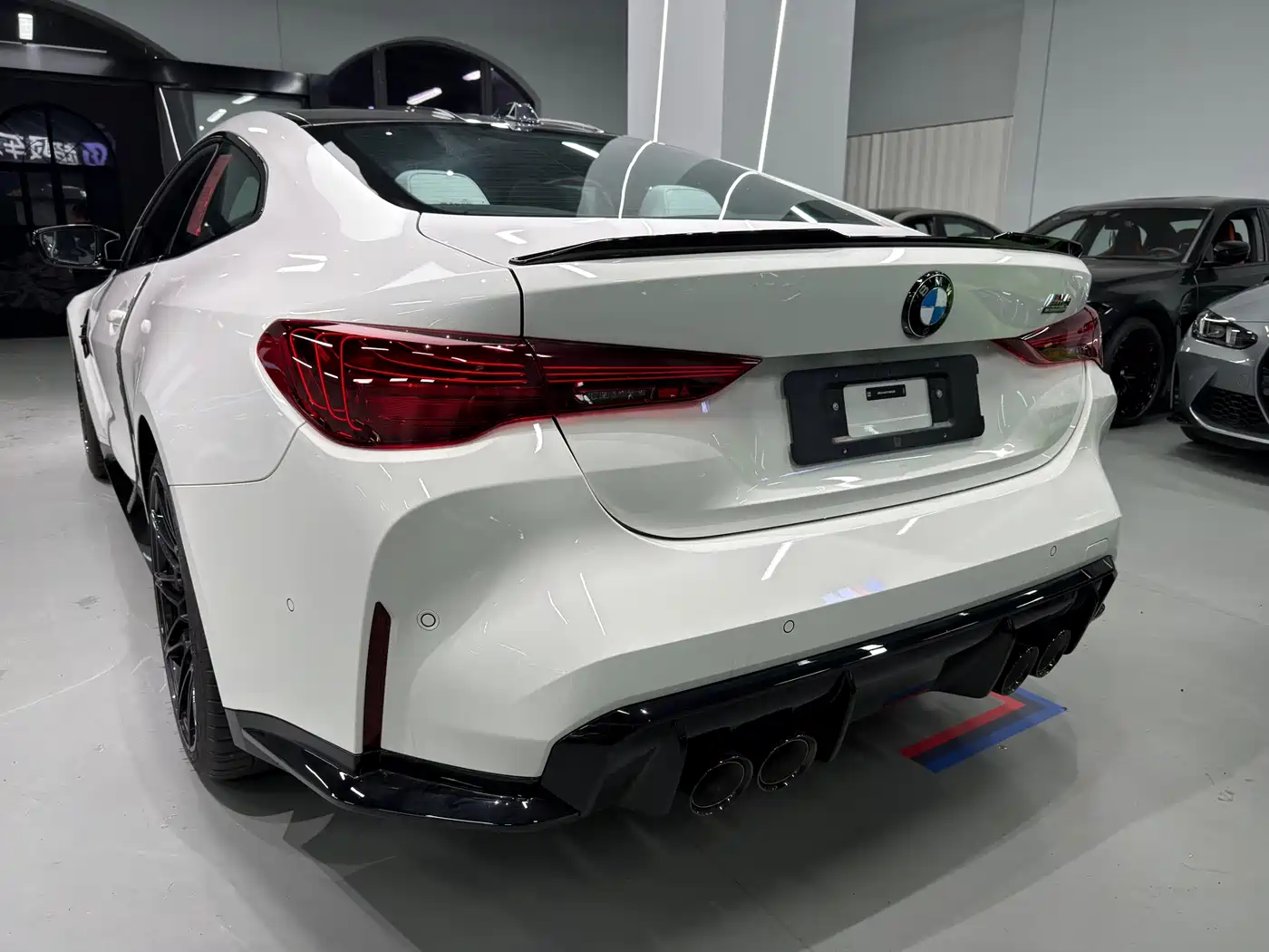 BMW M4 2024 BMW M4 Coupe M xDrive Competition фото 5