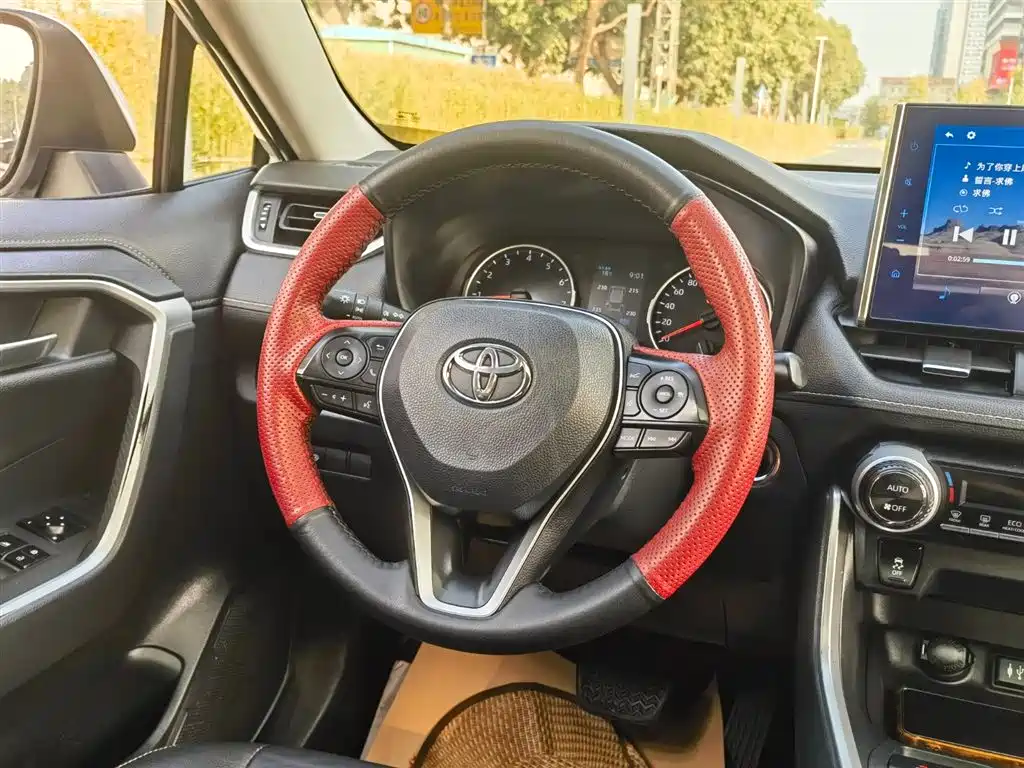 Toyota Wildlander 2022 2.0L CVT AWD Luxury Edition фото 12