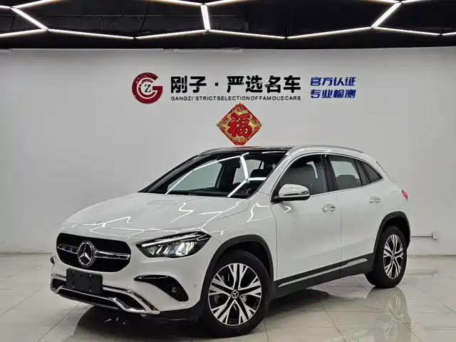 MERCEDES-BENZ GLA