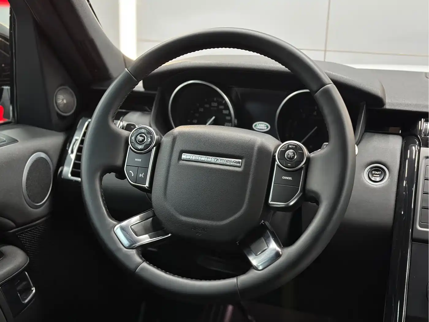 Land Rover Discovery 2017 3.0 SC V6 SE фото 13