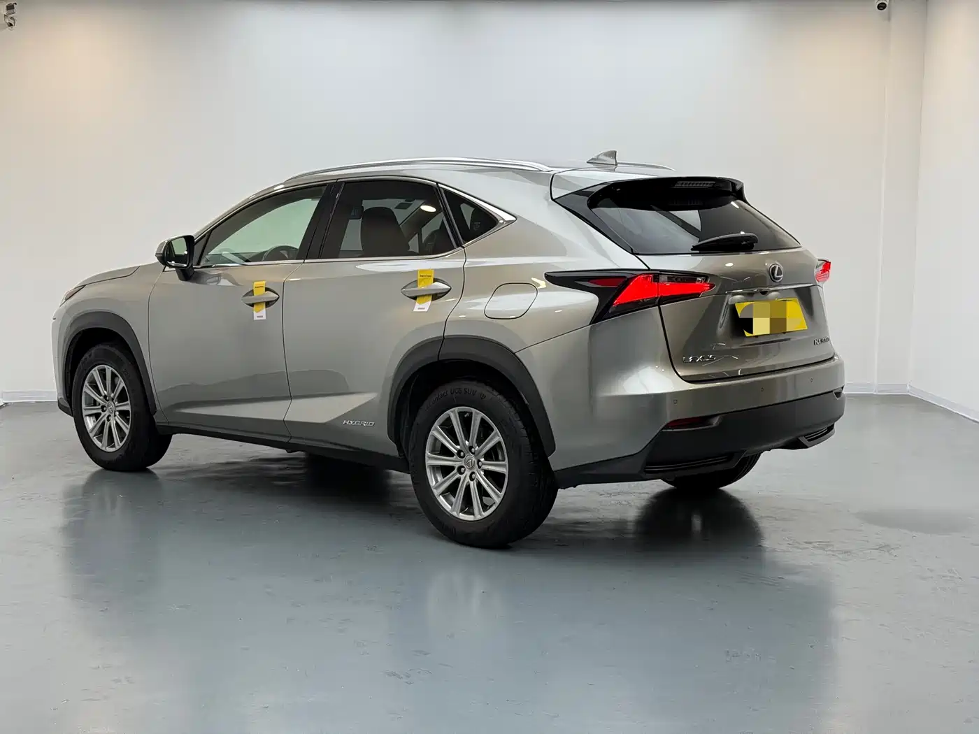 Lexus NX 2015 300h FWD Luxury фото 4