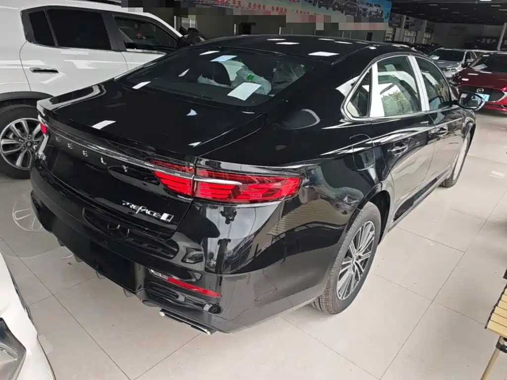 Фото 7 - Geely Preface