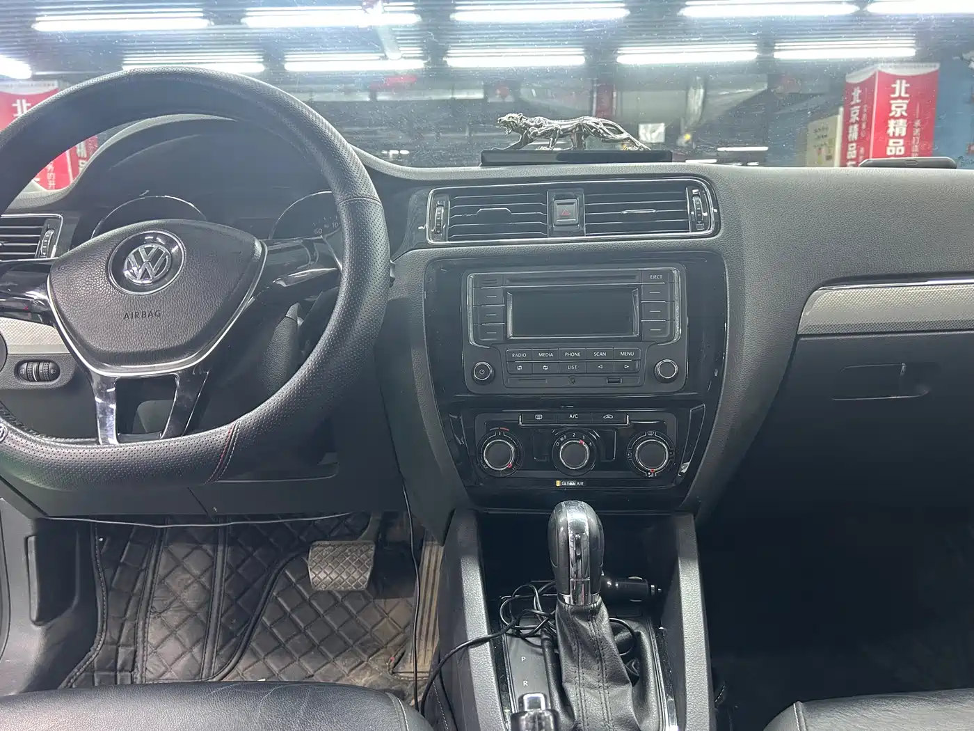 Volkswagen Sagitar 2015 1.6L Automatic Comfort фото 11