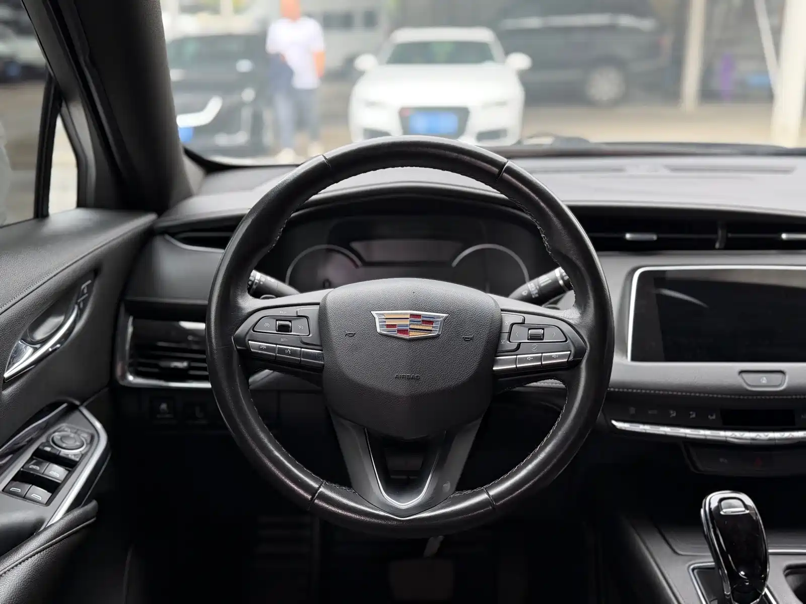 Photo 9 - Cadillac XT4