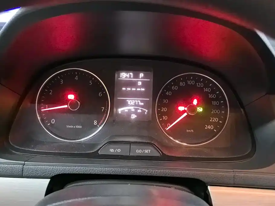 Volkswagen Lavida 2013 1.6L Automatic Comfort Edition фото 14