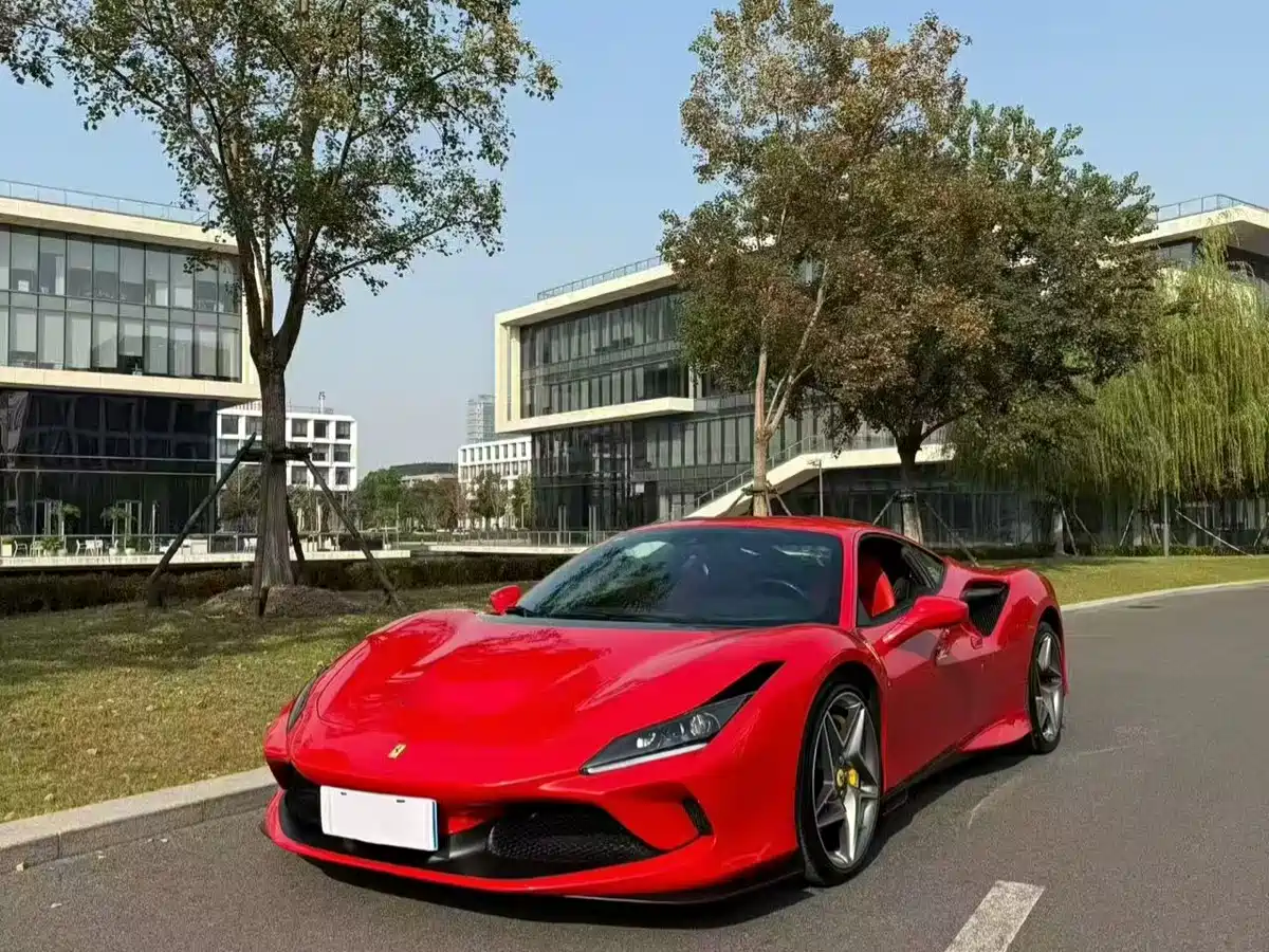 FERRARI F8