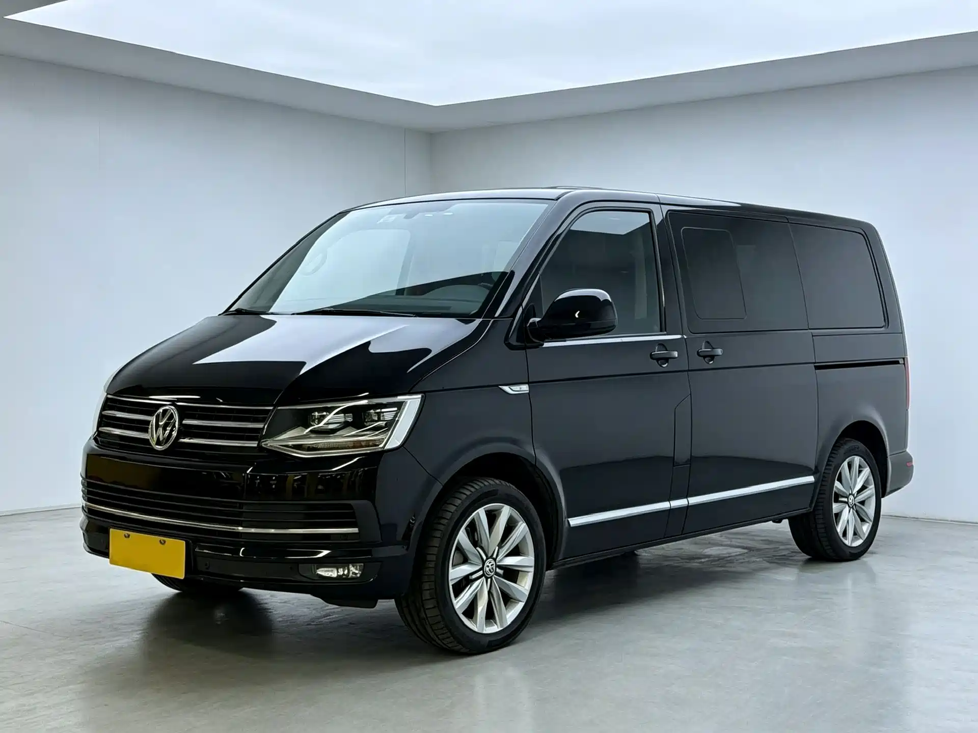 Фото 1 - Volkswagen Multivan