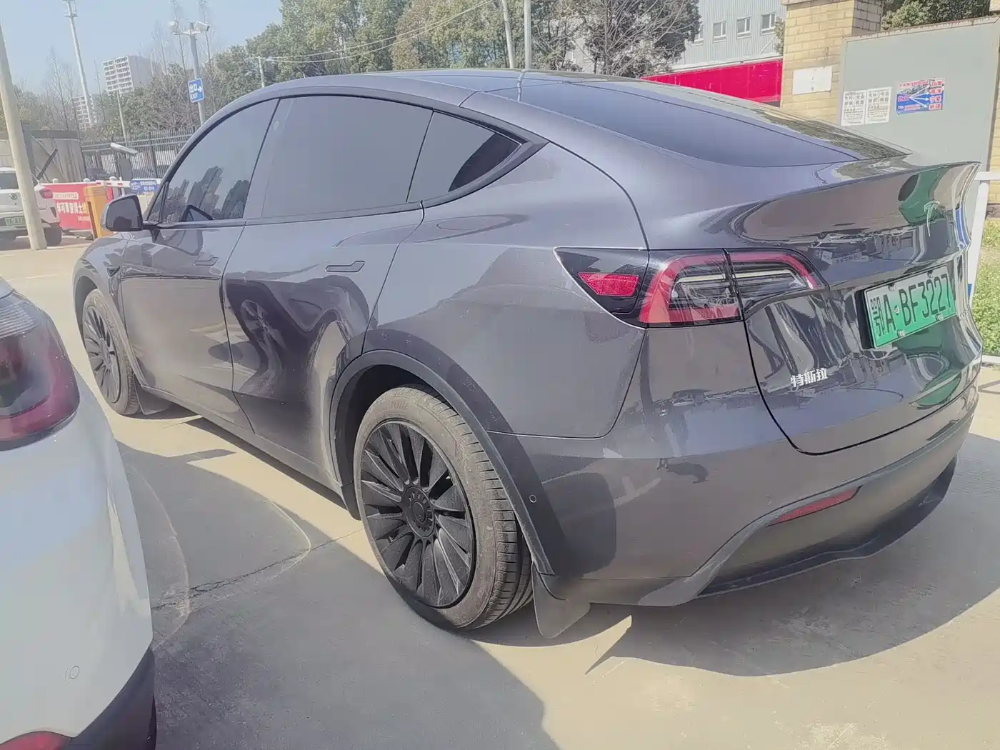 TESLA MODEL Y