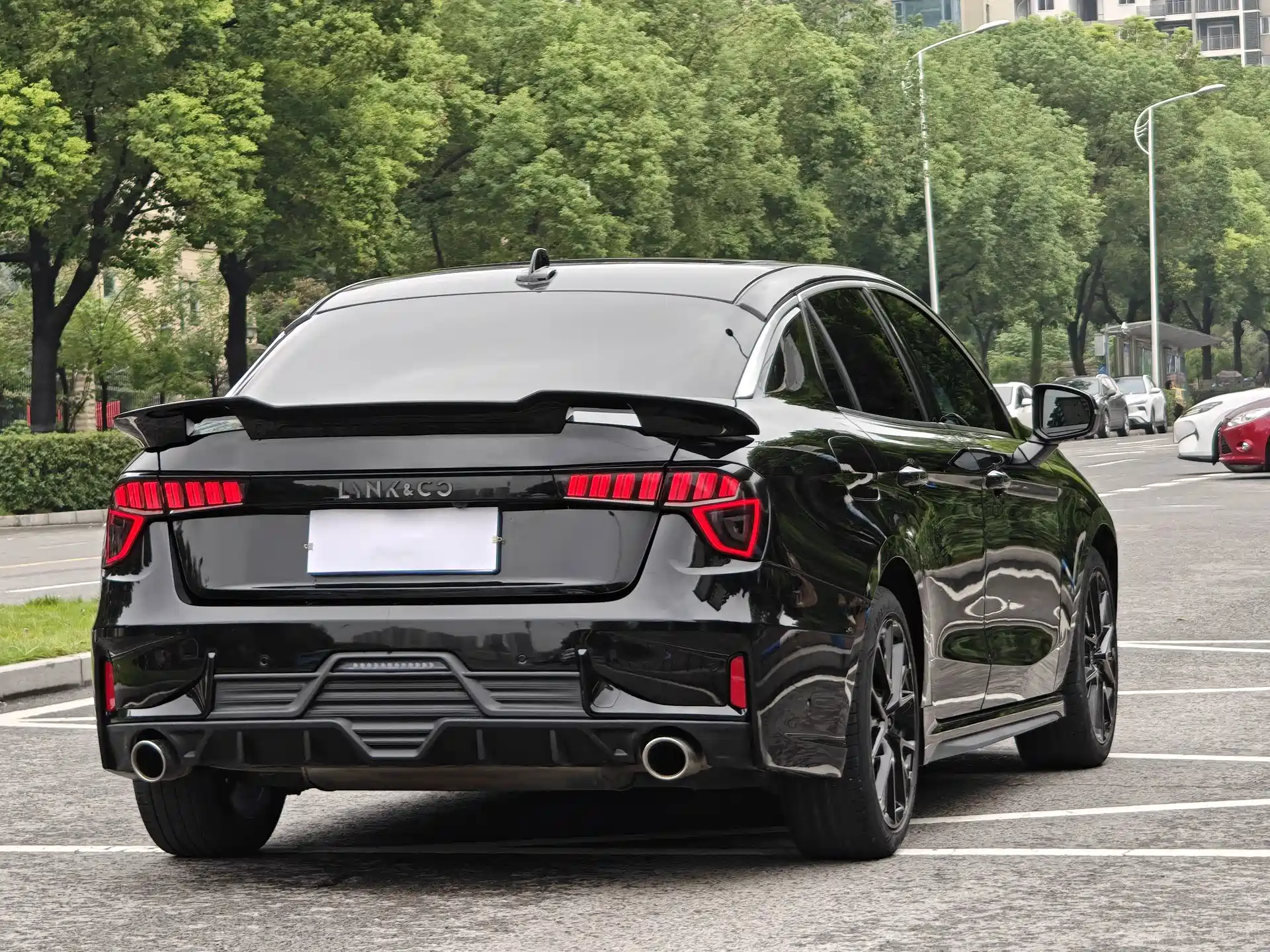 Фото 8 - Lynk & Co 03