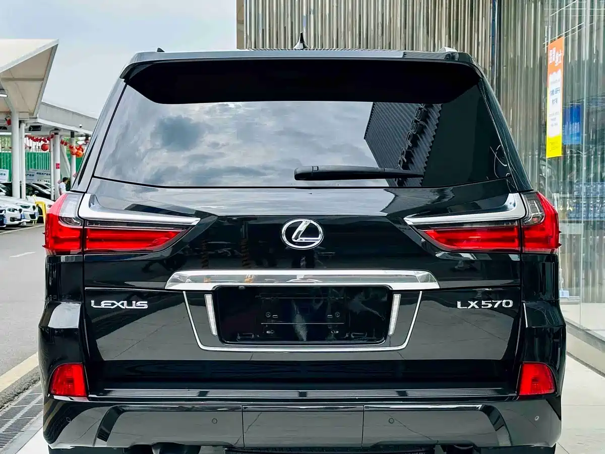 Lexus LX 2019 570 Dynamic Luxury Edition фото 16