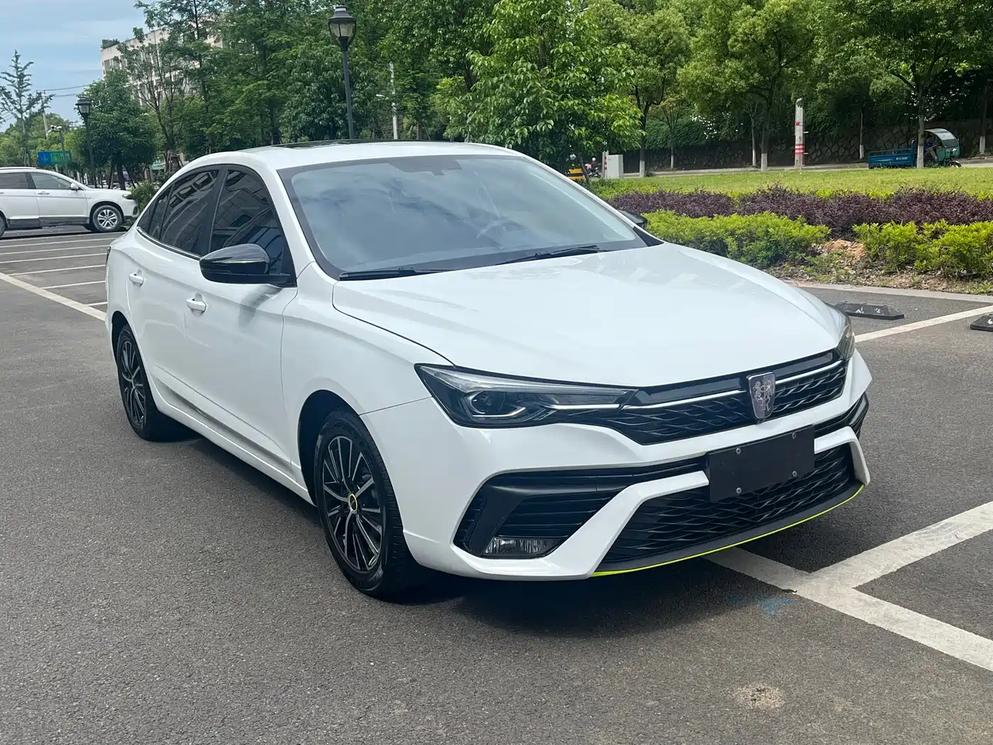 Фото 3 - Roewe i5